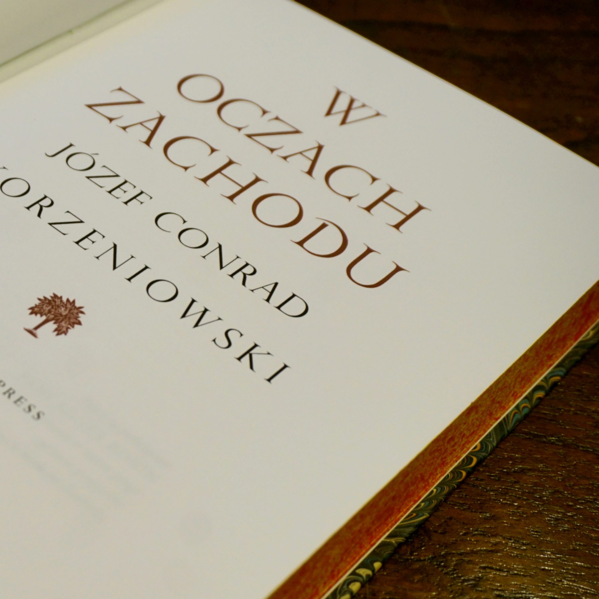 W oczach Zachodu – wydanie kolekcjonerskie | Rambler Press