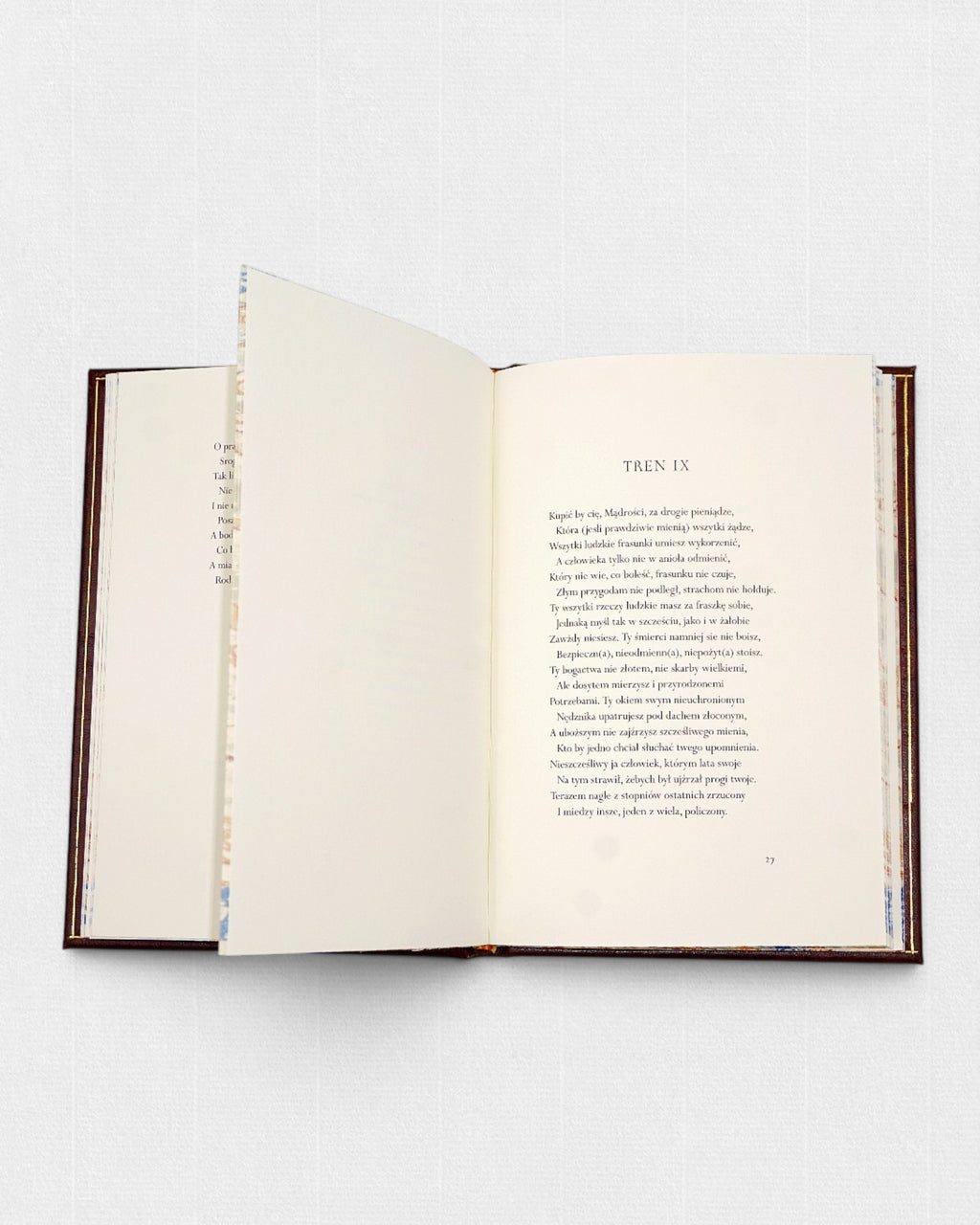 Wnętrze książki Treny Jana Kochanowskiego, Tren IX, wydanie bibliofilskie Rambler Press, klasyczna typografia i ręczna oprawa