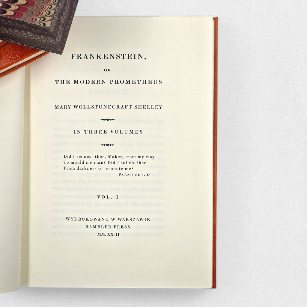 Strona tytułowa kolekcjonerskiego wydania „Frankensteina, czyli nowoczesnego Prometeusza” Mary Shelley przygotowanego przez Rambler Press — klasyczna typografia inspirowana drukami XIX wieku i tradycją fine press.