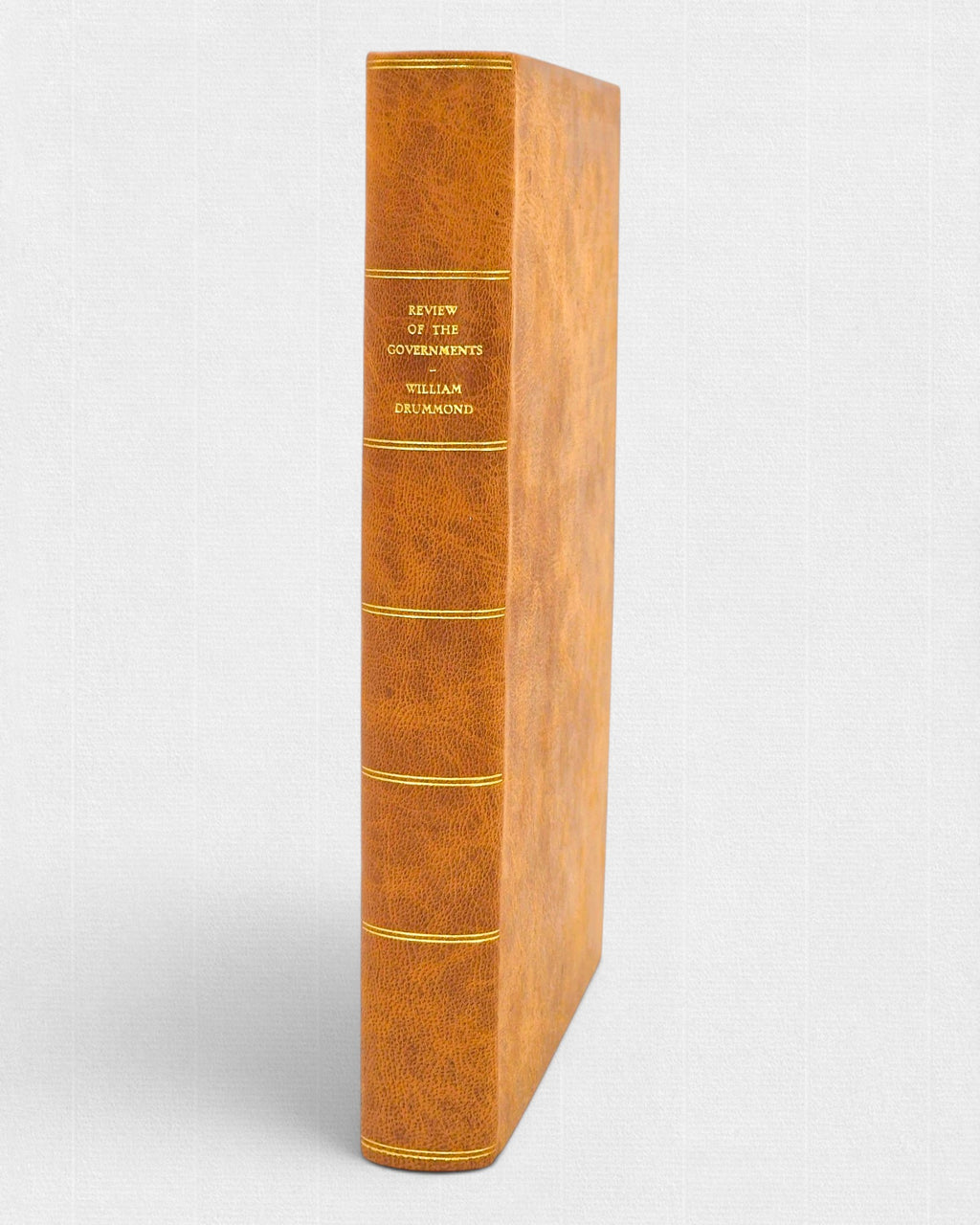 Książka kolekcjonerska „A Review of the Governments of Sparta and Athens” – sir William Drummond, wydanie bibliofilskie Rambler Press. Ręczna oprawa w pełną skórę, złocony grzbiet, limitowany nakład 25 egzemplarzy, klasyczna typografia i tradycyjne rzemiosło introligatorskie.