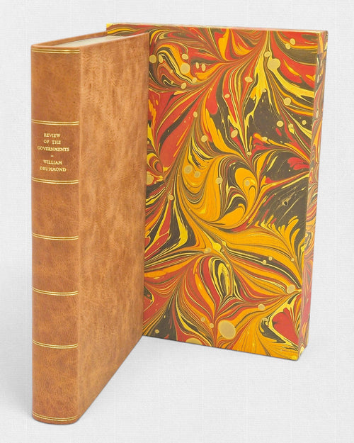 Książka kolekcjonerska „A Review of the Governments of Sparta and Athens” – sir William Drummond, wydanie bibliofilskie Rambler Press. Ręczna oprawa w pełną skórę, złocony grzbiet, marmurkowe etui, limitowany nakład 25 egzemplarzy.