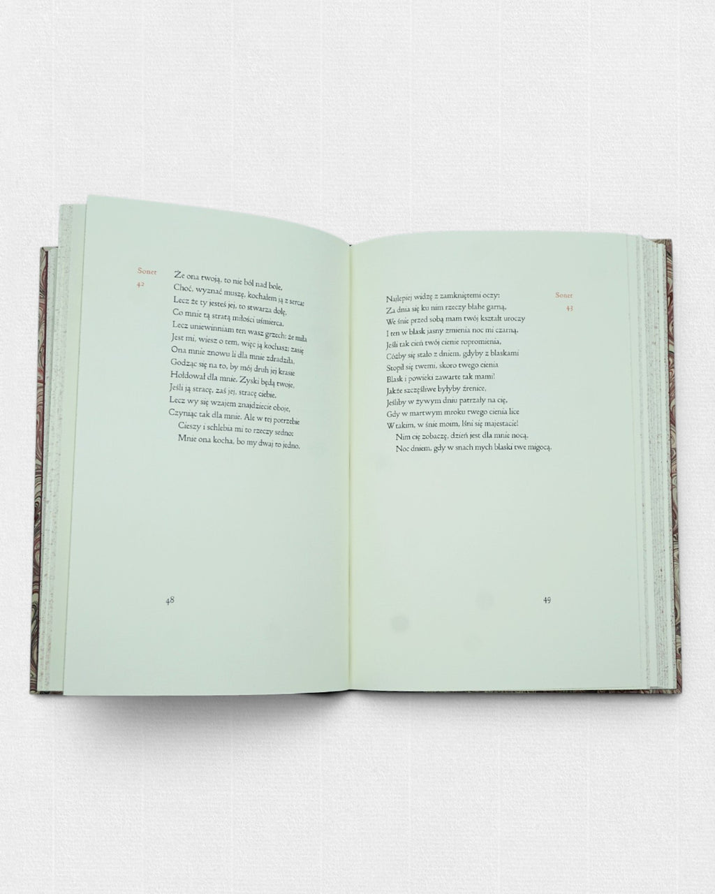 Rozkładówka „Sonetów” Williama Shakespeare’a – elegancki skład w przekładzie Jana Kasprowicza, widok wnętrza wydania kolekcjonerskiego
