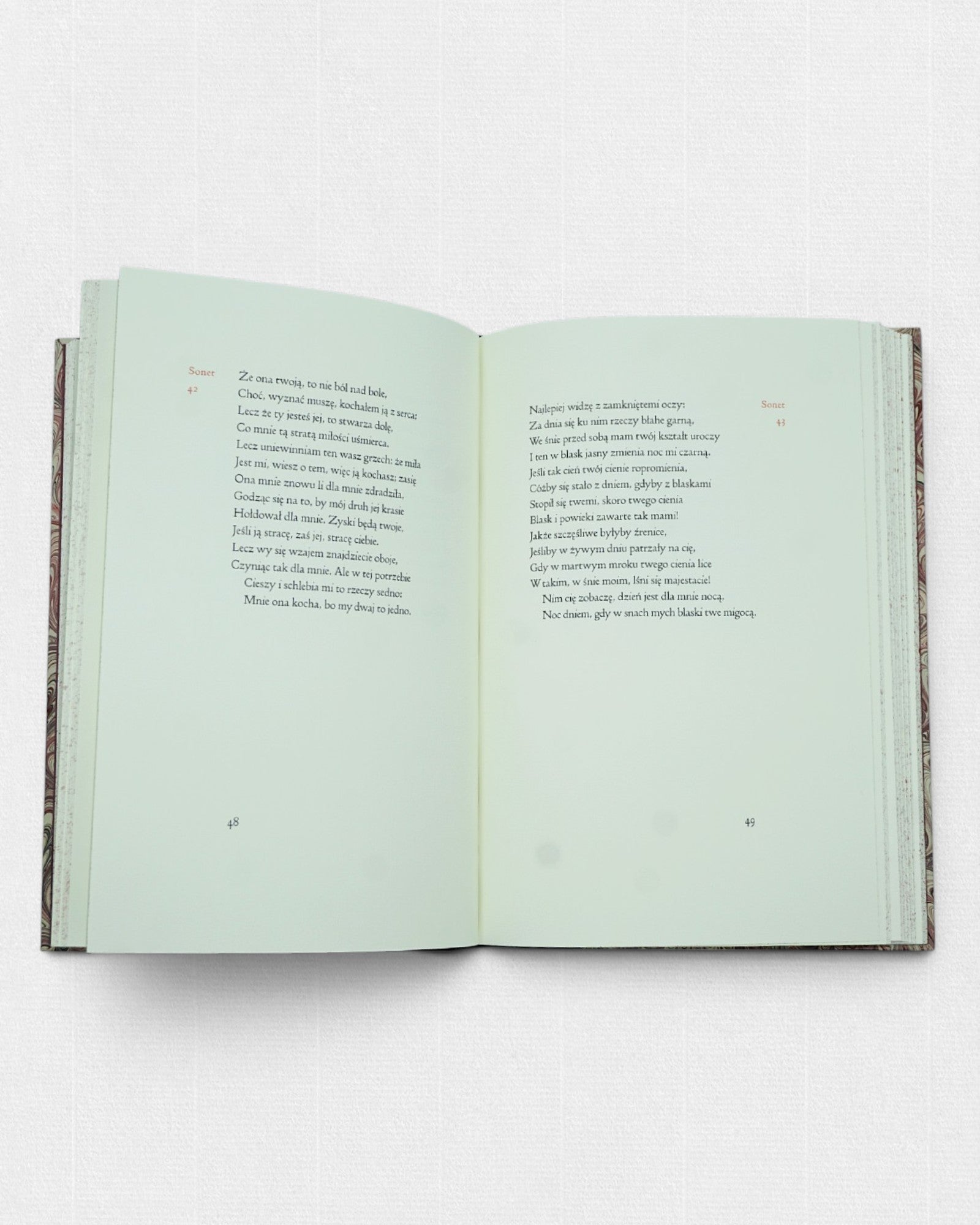Rozkładówka „Sonetów” Williama Shakespeare’a – elegancki skład w przekładzie Jana Kasprowicza, widok wnętrza wydania kolekcjonerskiego
