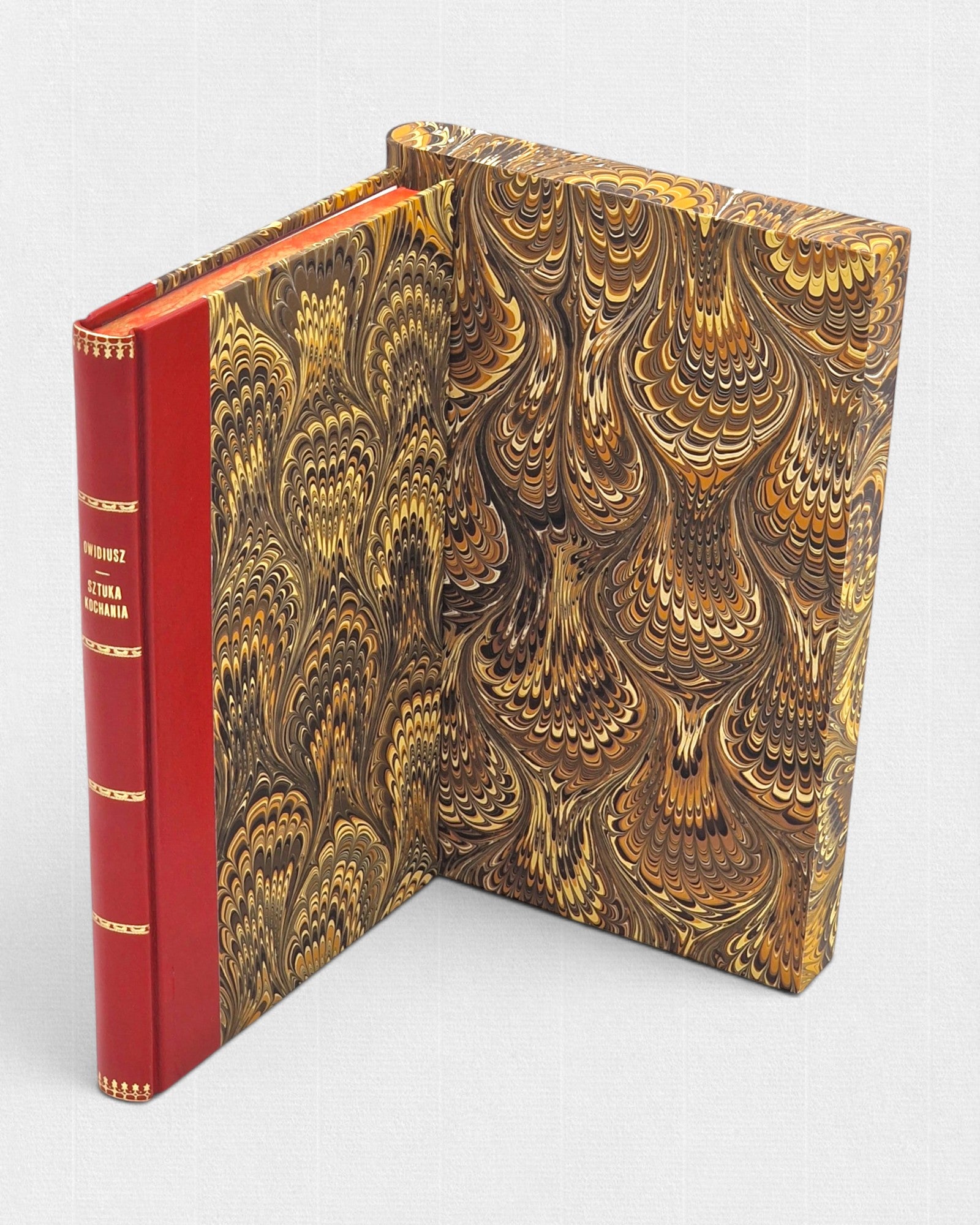 Sztuka kochania Owidiusza (Ars Amatoria) – wydanie kolekcjonerskie Rambler Press, ręczna oprawa introligatorska, marmoryzowane okładki i etui, książka bibliofilska w nakładzie 25 egzemplarzy.