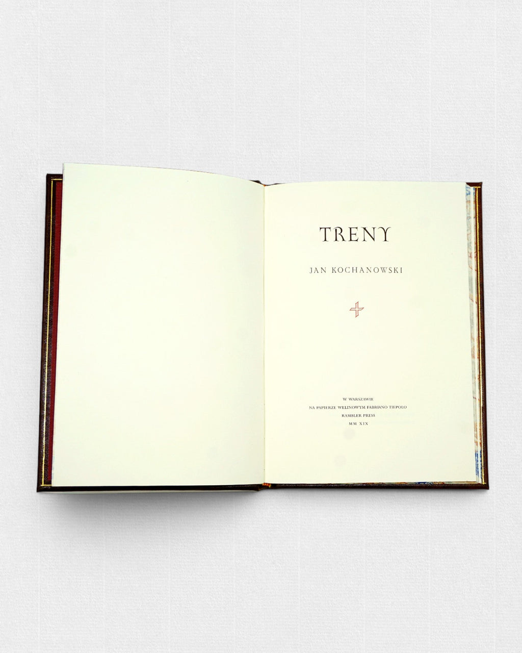 Strona tytułowa książki Treny Jana Kochanowskiego, wydanie kolekcjonerskie Rambler Press, papier Fabriano Tiepolo, klasyczna typografia Monotype Perpetua
