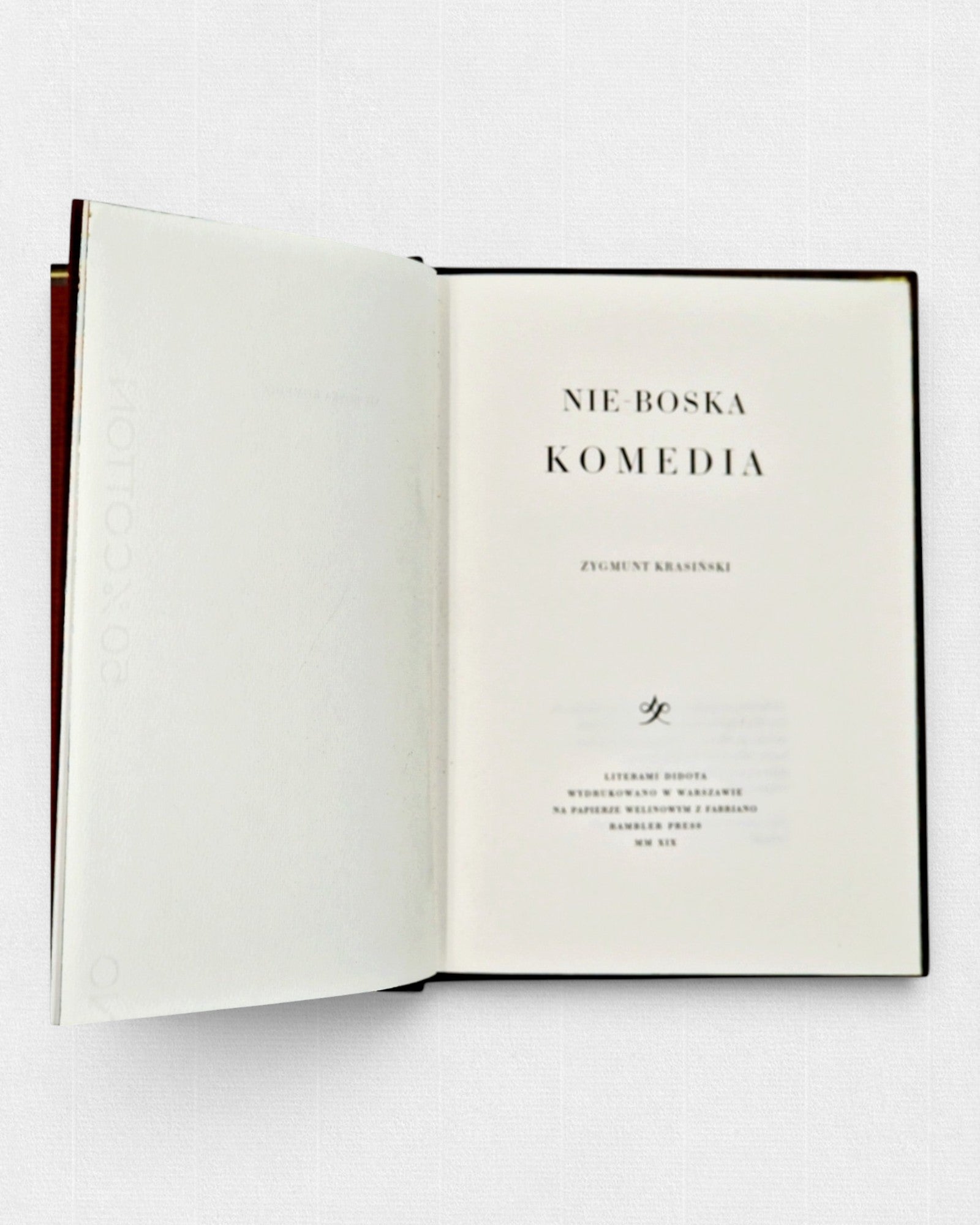 Karta tytułowa kolekcjonerskiego wydania „Nie-Boskiej komedii” Zygmunta Krasińskiego przygotowanego przez Rambler Press — klasyczna typografia inspirowana XIX-wieczną sztuką książki i druk na papierze welinowym.